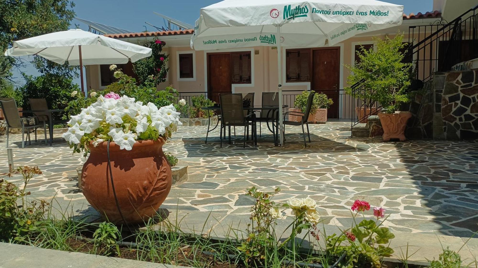 Studios Zaritsi Tirós Dış mekan fotoğraf